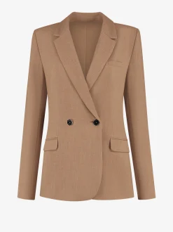 Aansluitende blazer met detail op schouders