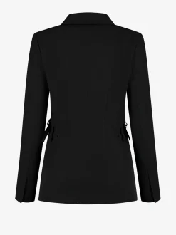 Aansluitende blazer met gesp detail