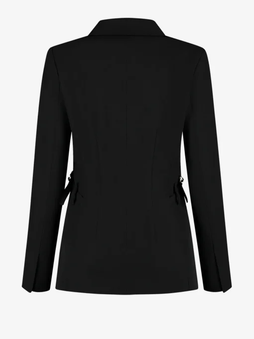 Aansluitende blazer met gesp detail