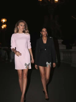Aansluitende skort met glitter strik