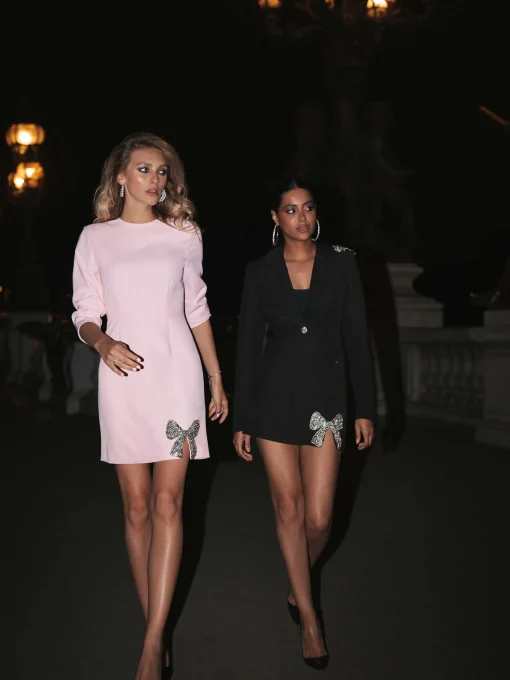 Aansluitende skort met glitter strik