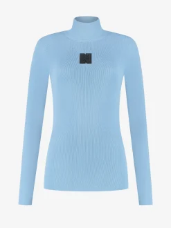 Aansluitende top met logo patch en col