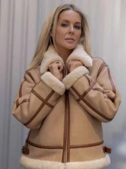 Alleen in de winkel - Lammy coat met contrast biezen