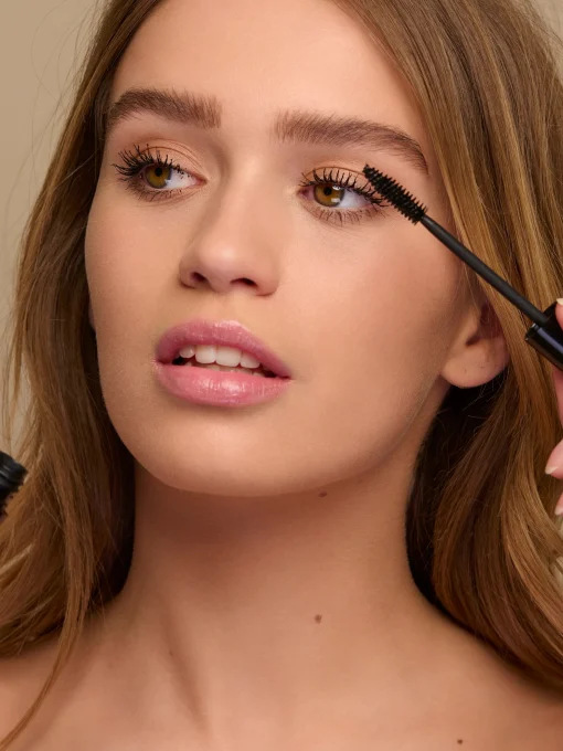 EXTRA VOLUME WATERPROOF MASCARA
