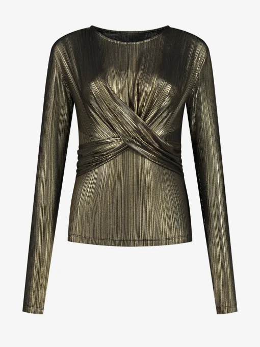 Fitted metallic top