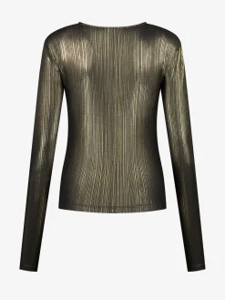 Fitted metallic top
