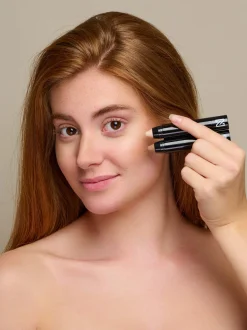 HIGHLIGHTING SHIMMER STICK