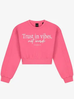 Korte sweater met tekst