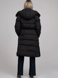 Lange puffer jas met capuchon en getailleerde taille