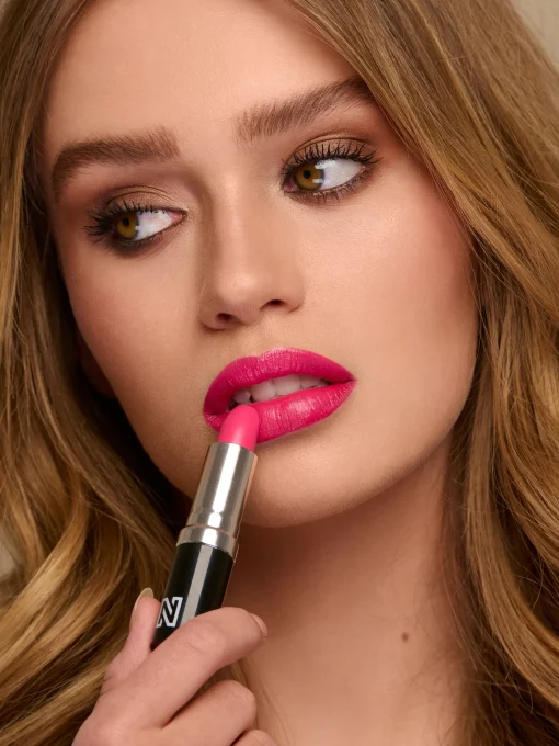 LONG-LASTING MATTE LIPSTICK