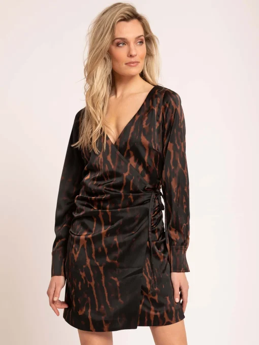 Satijn-look wikkeljurk met luipaardprint