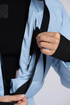 Ski jumpsuit met waterdichte bescherming en verstelbare details