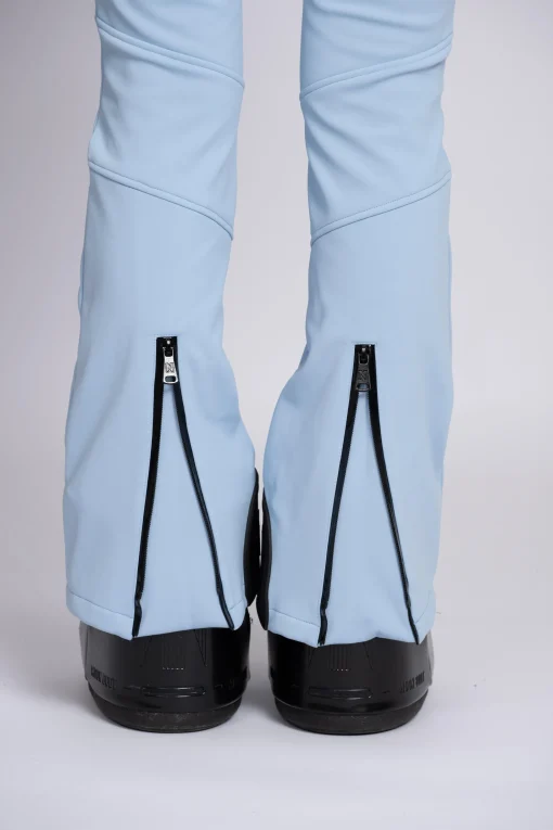 Ski jumpsuit met waterdichte bescherming en verstelbare details