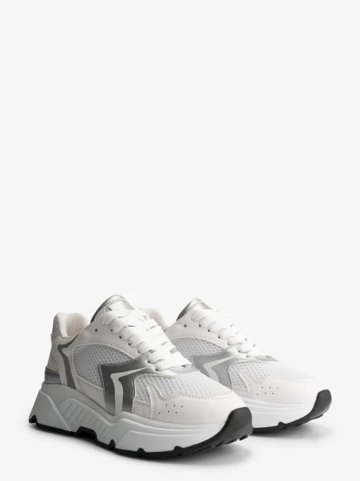 Sneaker met Metallic details